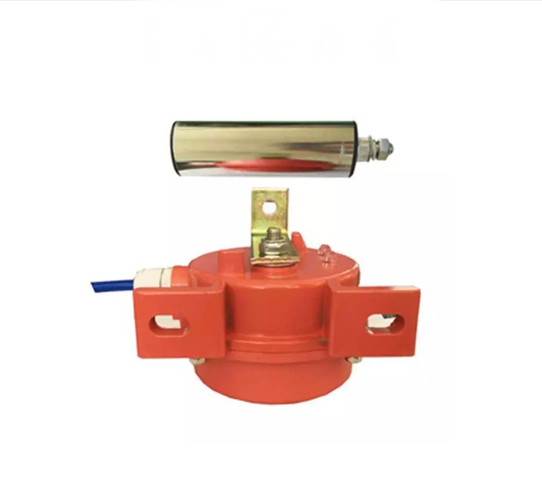 DQK-1梭式輸送機跑偏開關:確保輸送設備穩(wěn)定運行的智能保障 DQK-1梭式輸送機跑偏開關:確保輸送設備穩(wěn)定運行的智能保障